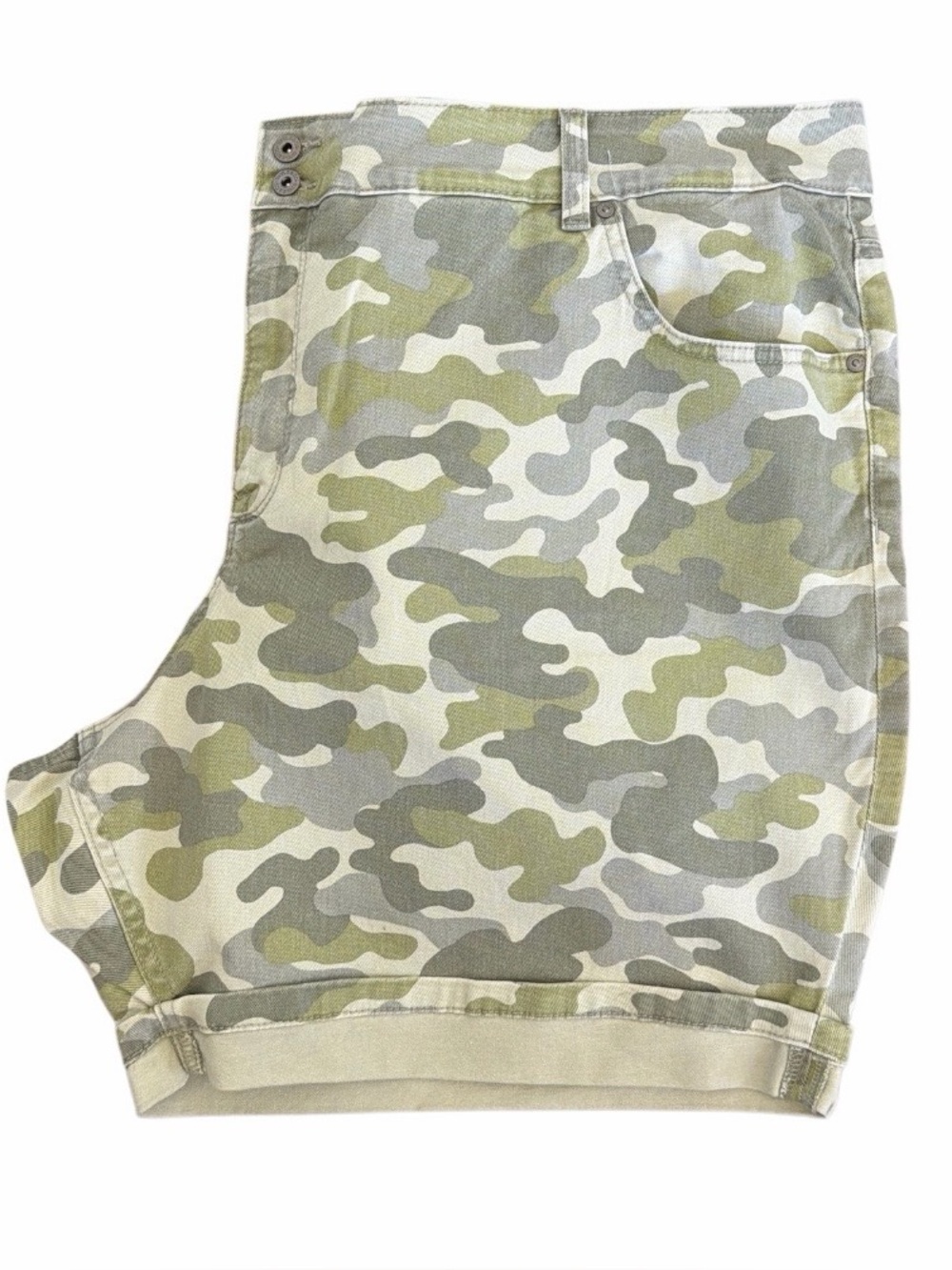 NWT- STYLE &CO WOMEN’S/ Camo Utility Shorts - Olive Green